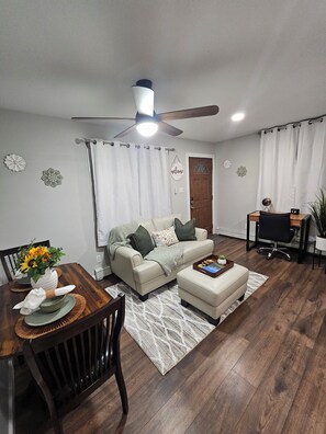 Appartamento Deluxe, non fumatori, bagno privato | Area soggiorno