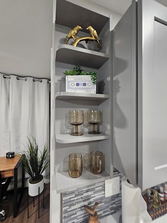 Deluxe Apartment, Non Smoking, Private Bathroom | Interior. Sundown Escape-South Shore Long Island