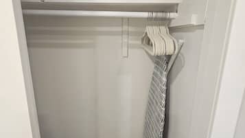 Deluxe Apartment, Non Smoking, Private Bathroom | Interior