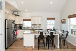 Fridge, microwave, oven, stovetop - Tiki Bar! Close to the Beach! Pet-Friendly! (Crystal Beach)