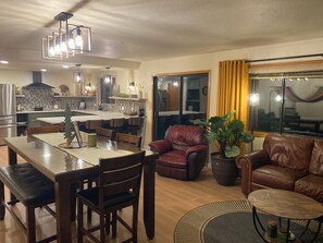 Interior -  Cedar Bend: Hilltop Secluded Retreat near Yosemite, Bass Lake & National Forest (Oakhurst)