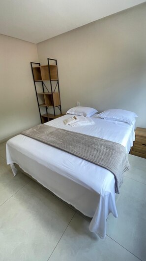 2 bedrooms, iron/ironing board, WiFi, bed sheets - Apartment 101 - Spacious, bright, comfortable, fully equipped. Garage! (Goiânia)