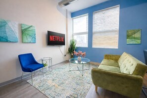 Living area - South Loop 2BR Oasis w/ Patio & Gym Near McCormick Place and Soldier Field (Chicago)