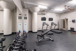 Fitness facility - South Loop 2BR Oasis w/ Patio & Gym Near McCormick Place and Soldier Field (Chicago)