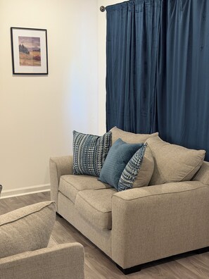 Living area - 5 Min to Airport! Entire 3BR Townhome!! Peaceful Home!! (Charlotte)