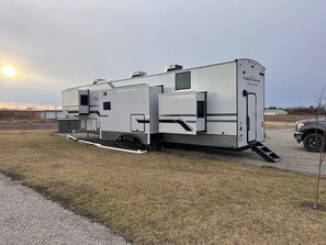 Exterior - Lovely 2-bedroom campground trailer with AC in charming Moravia (Moravia)