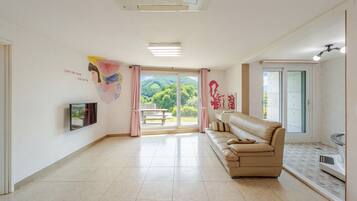 Basic Room, 1 Bedroom (Eros107) | 1 bedroom, free WiFi