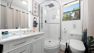 Shower, hair dryer, bidet, towels