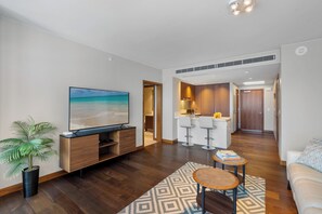 Living area - Luxury 1BR/1BA Condo at One Ala Moana (Honolulu)