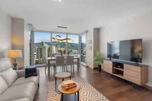 Living area - Luxury 1BR/1BA Condo at One Ala Moana (Honolulu)