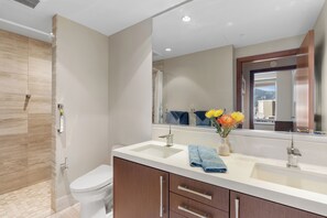 Bathroom - Luxury 1BR/1BA Condo at One Ala Moana (Honolulu)