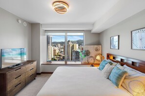 Room - Luxury 1BR/1BA Condo at One Ala Moana (Honolulu)