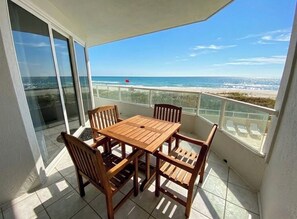 Outdoor dining - Silver Beach 205 ON THE BEACH 2/2 pet friendly (Orange Beach)
