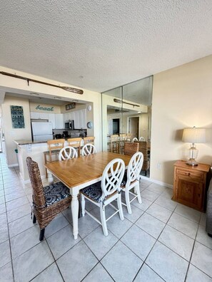 Dining - Silver Beach 205 ON THE BEACH 2/2 *pet friendly* (Orange Beach)
