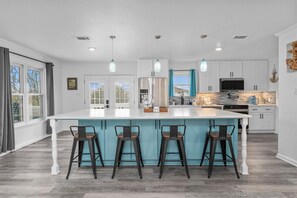 Fridge, microwave, oven, stovetop - Mins to Beach with Private Pool, Fire Pit & Tiki Bar Sleeps 12 (Crystal Beach)