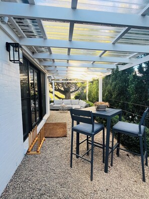 Outdoor dining - Designer Guesthouse (Berrima)