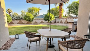Outdoor dining - CASA ROSABELL perfect desert getaway in Bermuda Dunes OFFERS 4 Bedrooms & More (Bermuda Dunes)