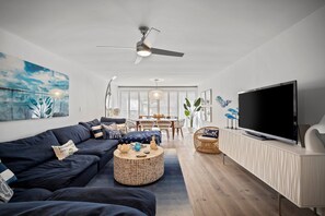 Smart TV, books - Spacious 2BR + Loft Townhome w/ Beach, Pool, & Marina in Gated Community (Marathon)