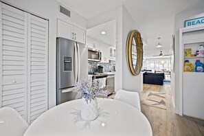 Fridge, microwave, oven, dishwasher - Spacious 2BR + Loft Townhome w/ Beach, Pool, & Marina in Gated Community (Marathon)