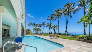 A pool area with a clear view of the ocean, surrounded by palm trees and outdoor seating. - SUMMER SALE! Remodeled Wonderful West Maui Mountain View in Oceanfront Resort - Lahaina Shores 620 (Lahaina)