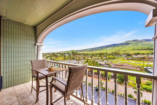 Step out onto your private covered lanai to enjoy breathtaking, unobstructed views of the lush West Maui Mountains and the sparkling coastline.