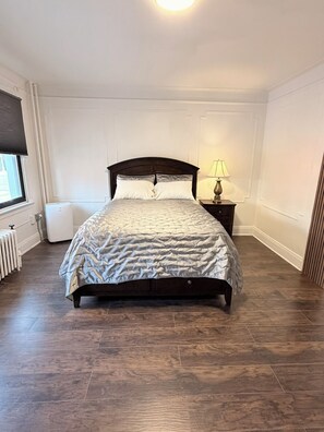 Room - Spacious 2-bedroom apartment in quaint Jersey City with AC (Jersey City)