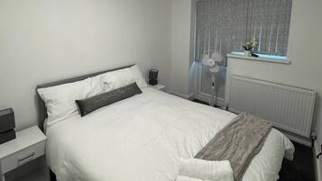 Iron/ironing board, WiFi, bed sheets