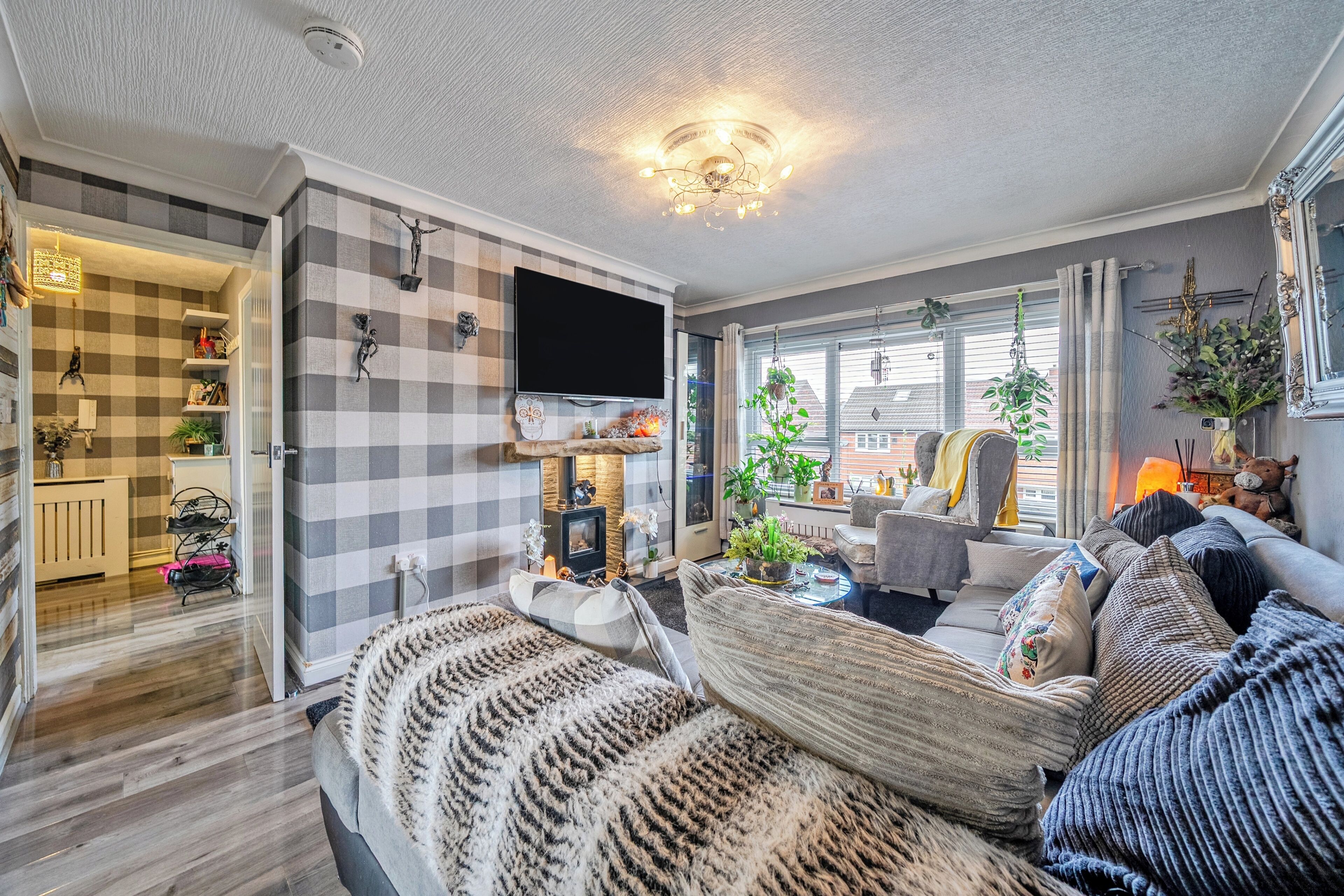 TV, fireplace, stereo