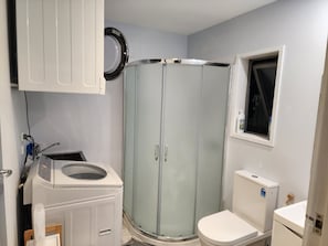 Shower, hair dryer, towels, soap - Entire flat next to park, close to uni, & city (Hamilton)