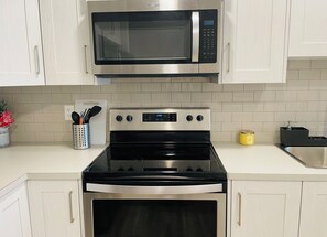 Private kitchen - Cozy 2  Bedroom Guest Suite close to YYC Airport! (Calgary)