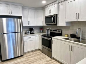 Private kitchen - Cozy 2  Bedroom Guest Suite close to YYC Airport! (Calgary)