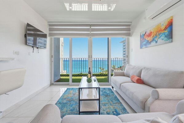 Living area - Ocean View Beach Apt. 2 Beds Prime Condado Beach San Juan (san juan)