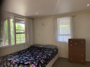 Shared Dormitory, 2 Bedrooms | 2 bedrooms - Room-cozy Guest Room in Browns Bay, Auck (Auckland)
