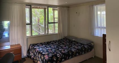 Room-cozy Guest Room in Browns Bay, Auck