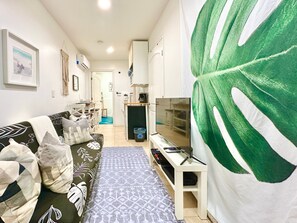 TV - Clean GATED BeachBoho Private Tiny Suite AC/Heat WasherDryer by LAX+Beach+SoFi (Inglewood)