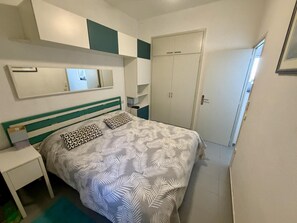 Room - Nautic - Bright apartment with terrace just steps from the beach (Roses)