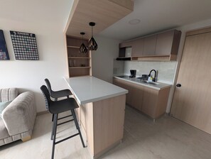 Fridge, microwave, stovetop, coffee/tea maker - Comfortable private apartment near the Tennis Club in Cali salsa city with AC. (Cali)