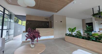 Comfortable private apartment near the Tennis Club in Cali salsa city with AC.