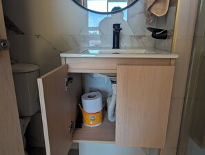 Bathroom - Cozy 1-bedroom studio in marvelous Cali with AC (Cali)