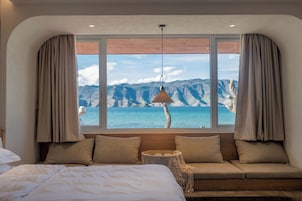 Habitación Signature con 2 camas individuales, vistas al lago | Edredones de plumas, escritorio, cortinas opacas y wifi gratis