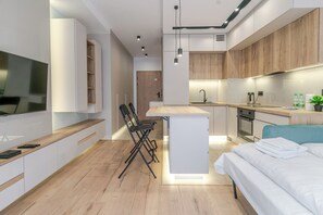 Tabla de planchar con plancha, wifi y ropa de cama 