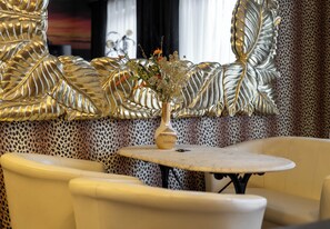 Dining - Urban Jungle Mezzanine Apartment (Kraków)