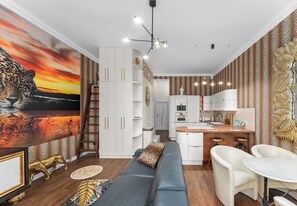 TV - Urban Jungle Mezzanine Apartment (Kraków)