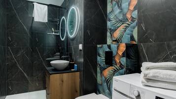 Shower, hair dryer, towels