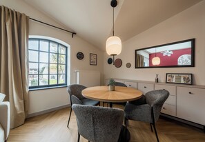 Dining - Nowy Folwark Superior Apartment (Poznań)