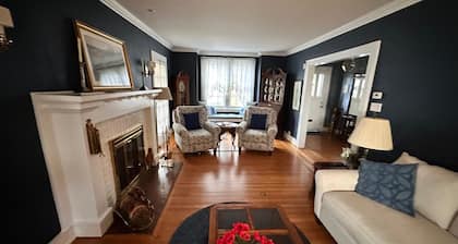 Spacious 5 bedroom historical villa in NYC , close to LIRR, JFK, LGA & shopping