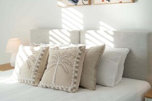 3 bedrooms, iron/ironing board, WiFi - Modern Coastal Escape at Swell 2028 (Gold Coast)