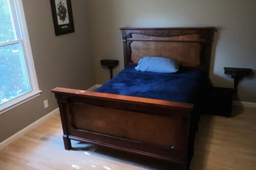 Private 1-Bedroom Spa Retreat in 4-Bedroom Home with Steam Shower Comfort