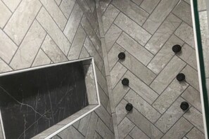 Jetted bath, towels, soap, toilet paper - Private 1-Bedroom Spa Retreat in 4-Bedroom Home with Steam Shower Comfort (White House)