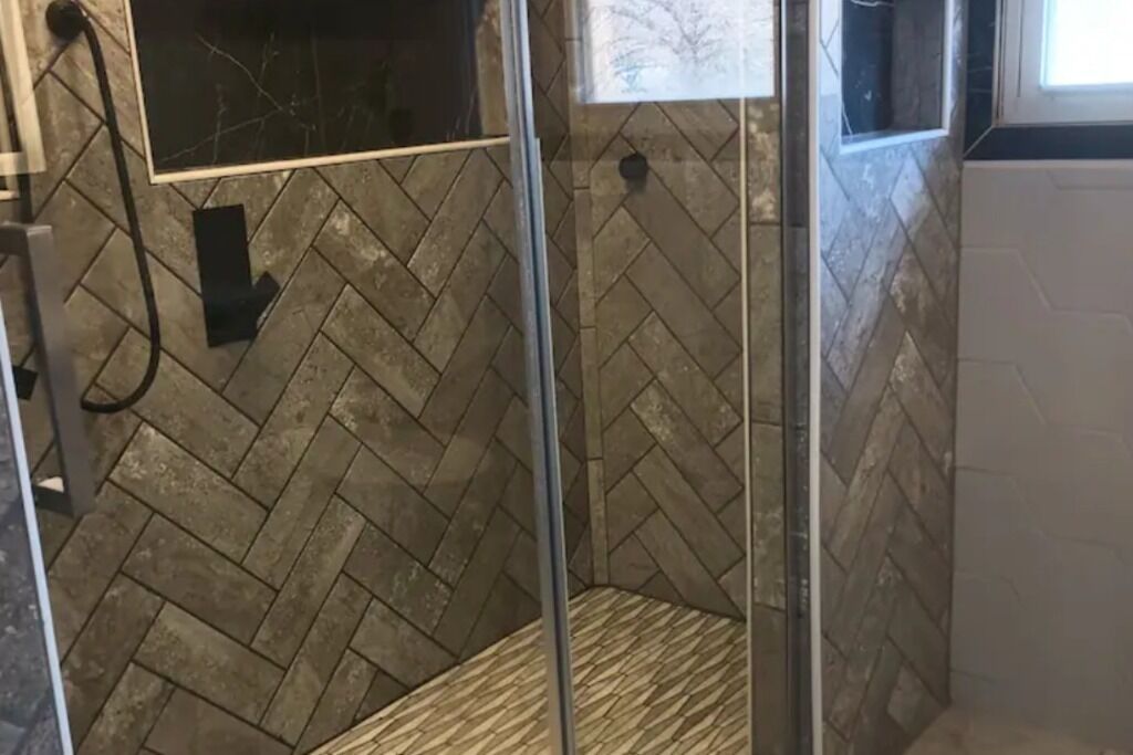 Jetted bath, towels, soap, toilet paper